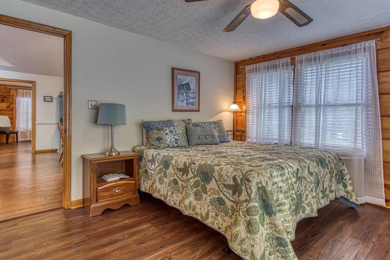 Er46 - Cherith Brook - Great Location, Just Across From Swimming Pool! * Pigeon Forge