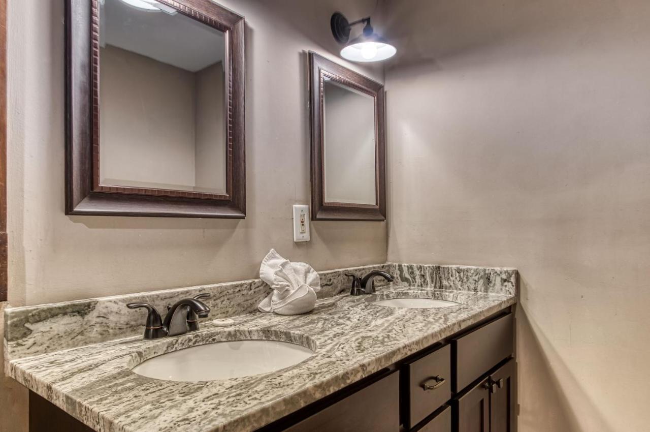 Cuddlin' Up, Er209 - Luxury At Its Finest And Location That Can't Be Beat! * Pigeon Forge