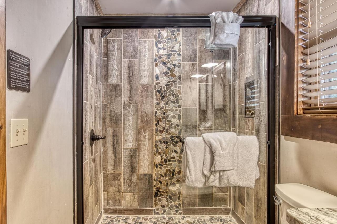 Holiday home Cuddlin' Up, Er209 - Luxury At Its Finest And Location That Can't Be Beat! Pigeon Forge