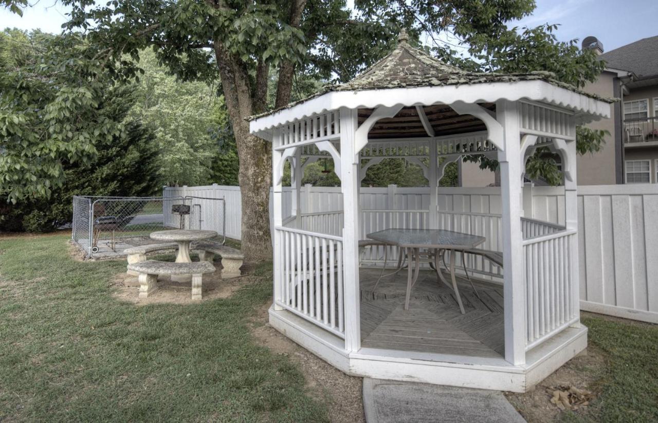 Colonial Crest 112 - Great Location! - Walk To Town! Apartment