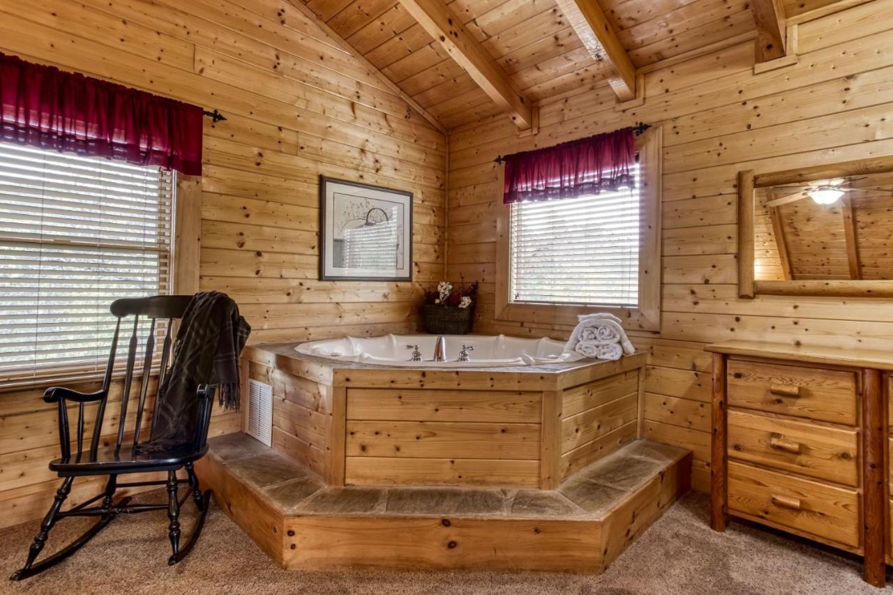 Ern819 - Mountain Majesty - Great Location! Close To The Action! Holiday home Pigeon Forge
