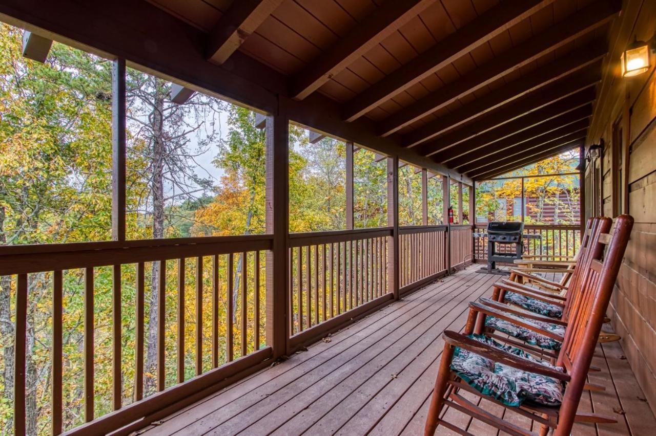 Ern819 - Mountain Majesty - Great Location! Close To The Action! Holiday home Pigeon Forge