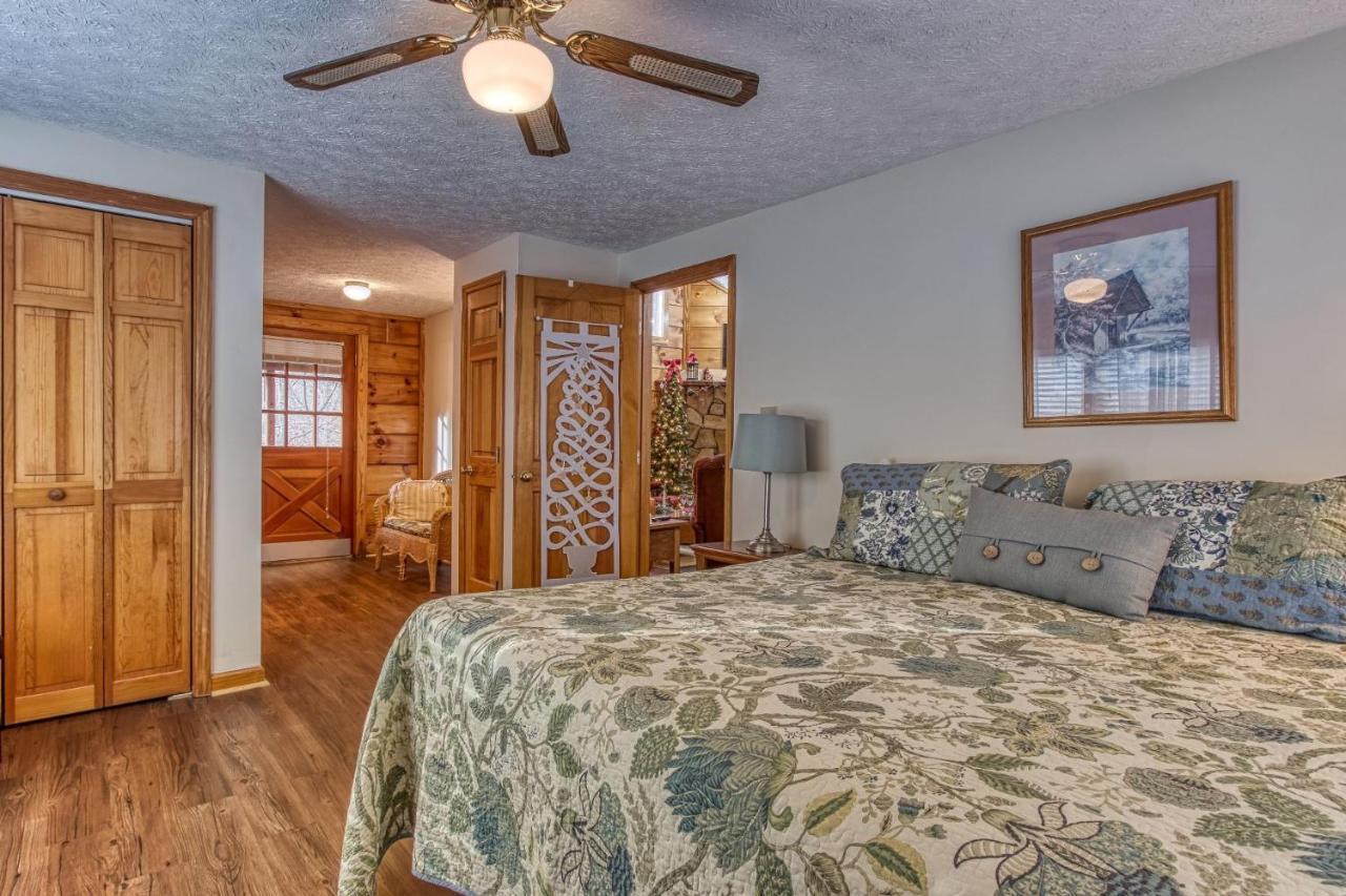Er46 - Cherith Brook - Great Location, Just Across From Swimming Pool! * Pigeon Forge