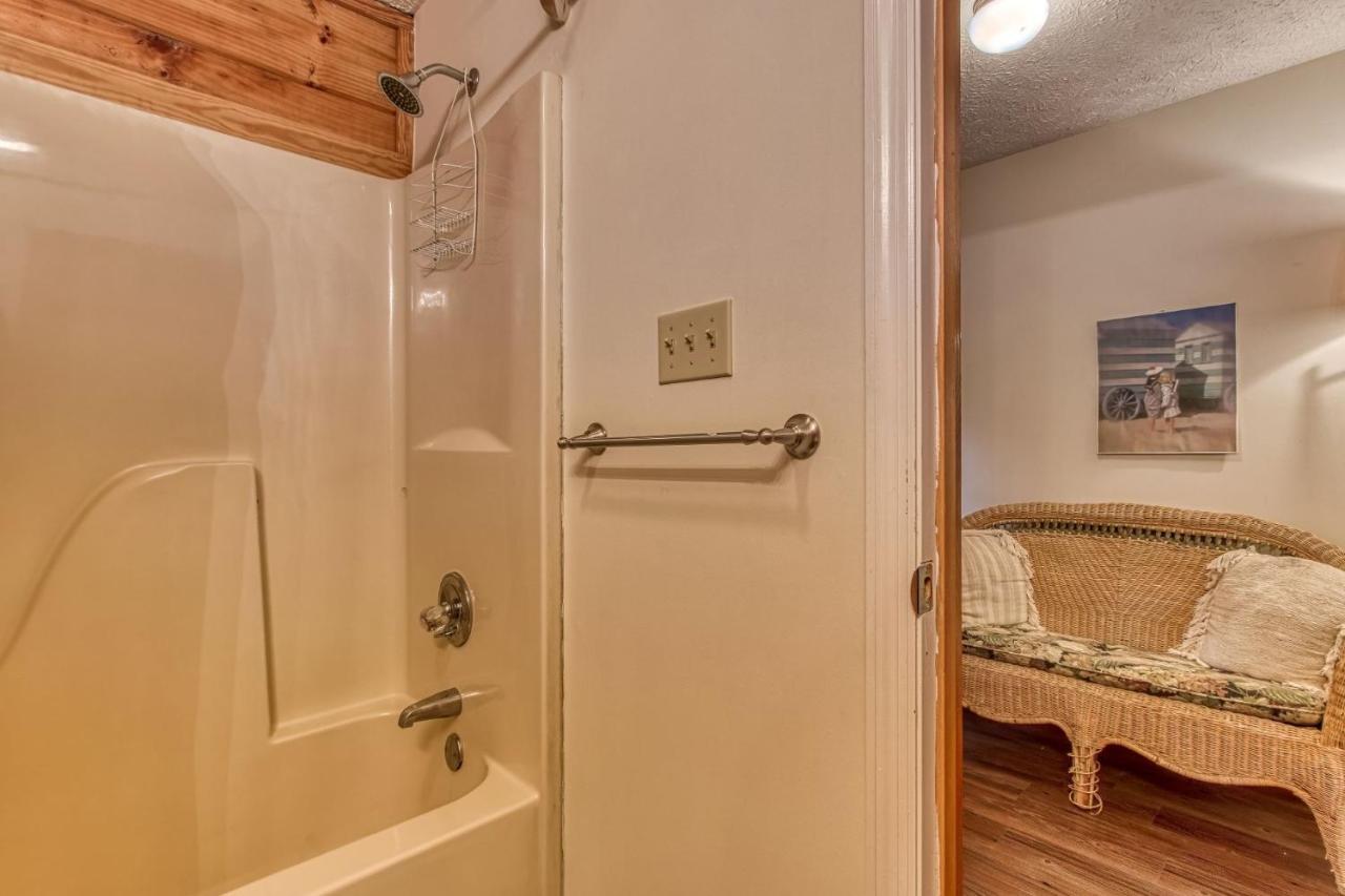 Er46 - Cherith Brook - Great Location, Just Across From Swimming Pool! Holiday home Pigeon Forge