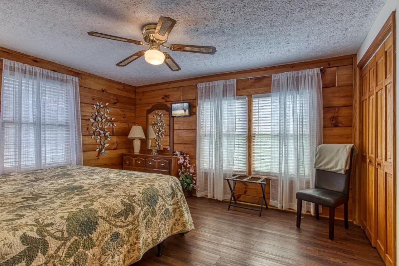 Er46 - Cherith Brook - Great Location, Just Across From Swimming Pool! *