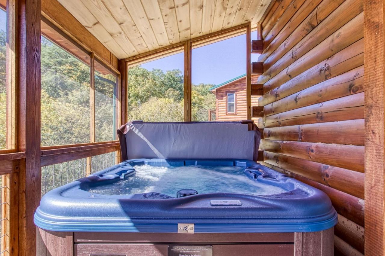Ern840 - Splashin' - Brand New With Indoor Pool! Great Location! * Pigeon Forge