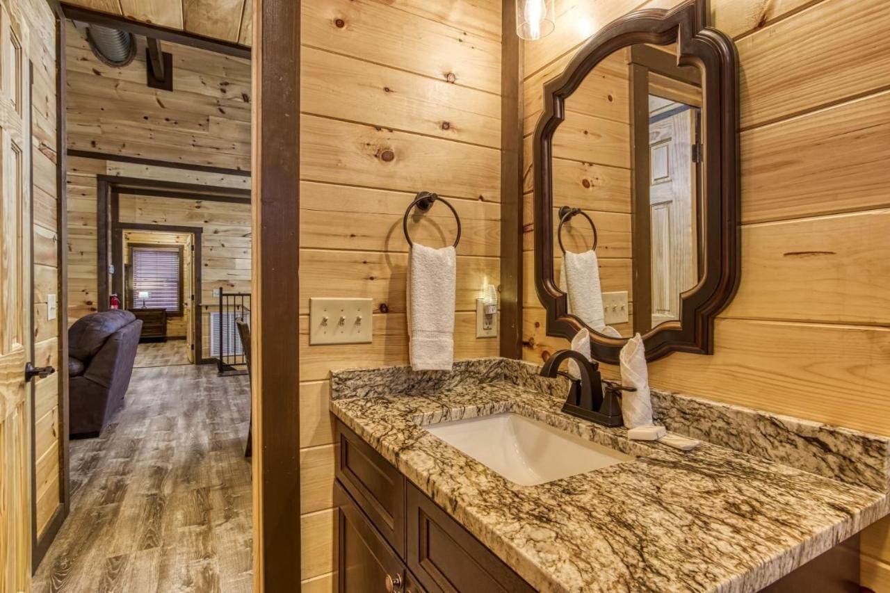 Ern823 - Eagle Falls - Great Location With Private Heated Indoor Pool! Close To Town! Holiday home *