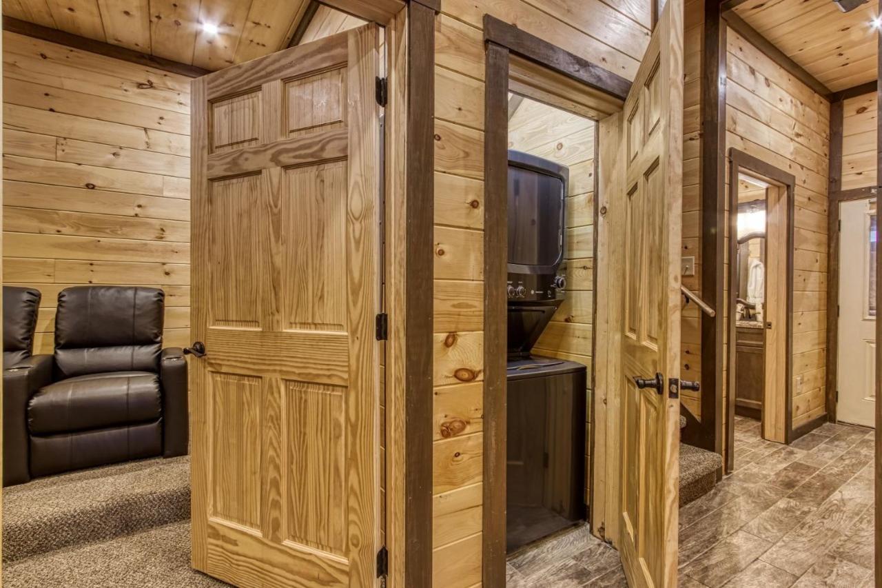 Ern823 - Eagle Falls - Great Location With Private Heated Indoor Pool! Close To Town! *