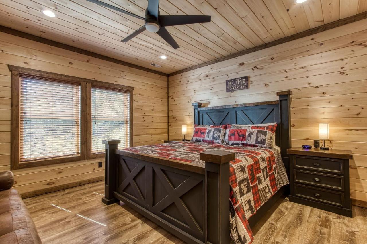 Ern840 - Splashin' - Brand New With Indoor Pool! Great Location! Holiday home