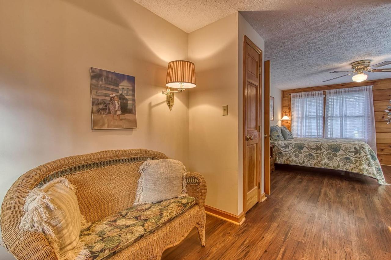 Er46 - Cherith Brook - Great Location, Just Across From Swimming Pool! Pigeon Forge