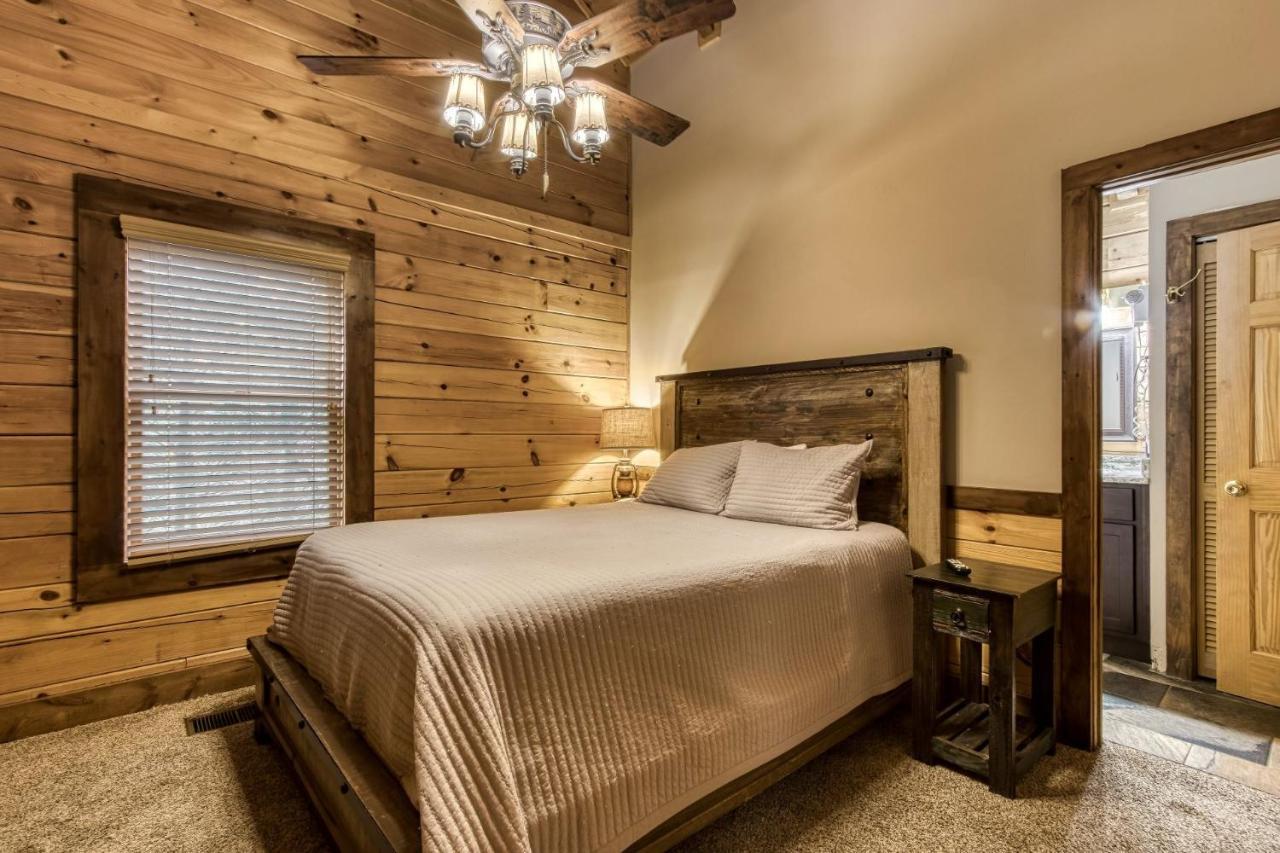 Cuddlin' Up, Er209 - Luxury At Its Finest And Location That Can't Be Beat! Holiday home *