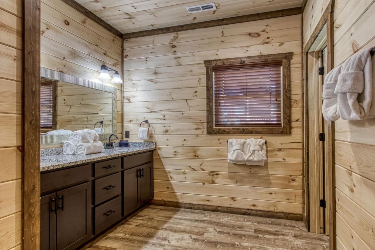 Ern840 - Splashin' - Brand New With Indoor Pool! Great Location! Pigeon Forge