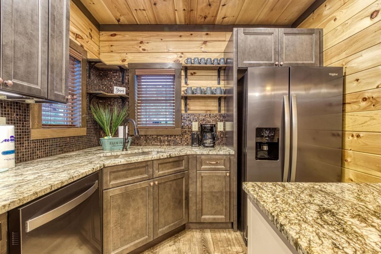 Ern823 - Eagle Falls - Great Location With Private Heated Indoor Pool! Close To Town! Pigeon Forge