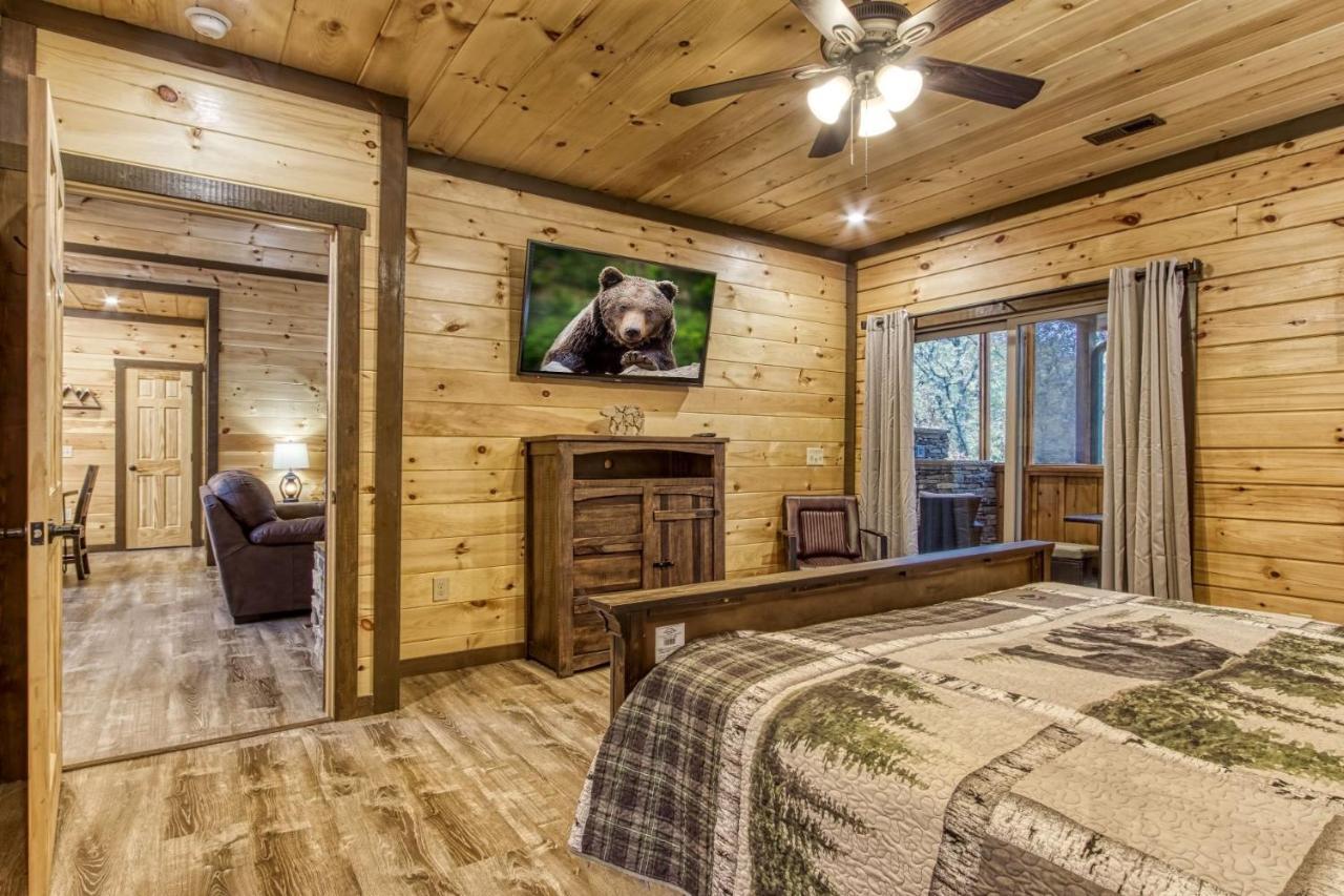 Ern823 - Eagle Falls - Great Location With Private Heated Indoor Pool! Close To Town! Pigeon Forge