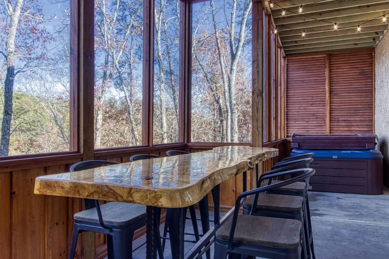 Ern823 - Eagle Falls - Great Location With Private Heated Indoor Pool! Close To Town! *