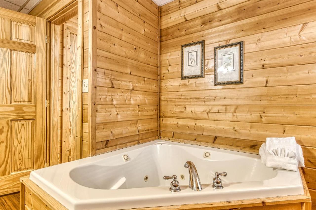 Holiday home Ern859 - Absolute Paradise - Great Location! Close To The Action! *