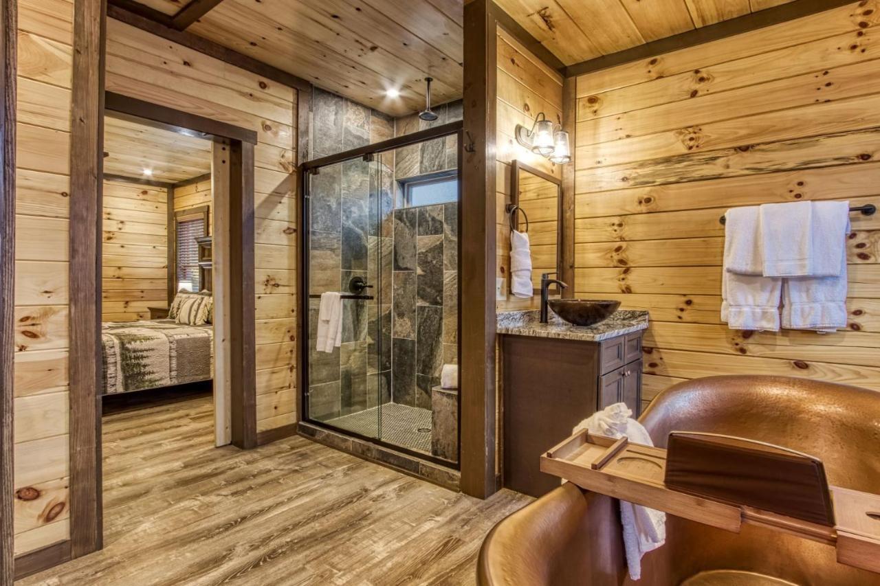 Ern823 - Eagle Falls - Great Location With Private Heated Indoor Pool! Close To Town! Holiday home Pigeon Forge