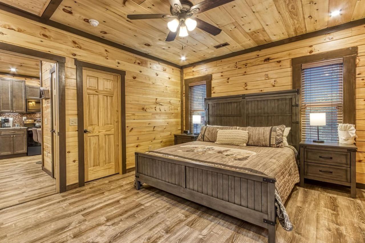 Ern823 - Eagle Falls - Great Location With Private Heated Indoor Pool! Close To Town! *