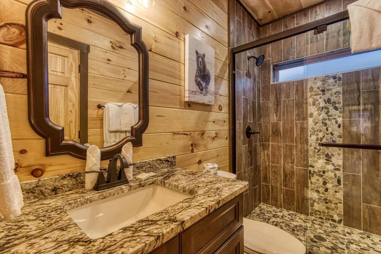 Ern823 - Eagle Falls - Great Location With Private Heated Indoor Pool! Close To Town! Holiday home