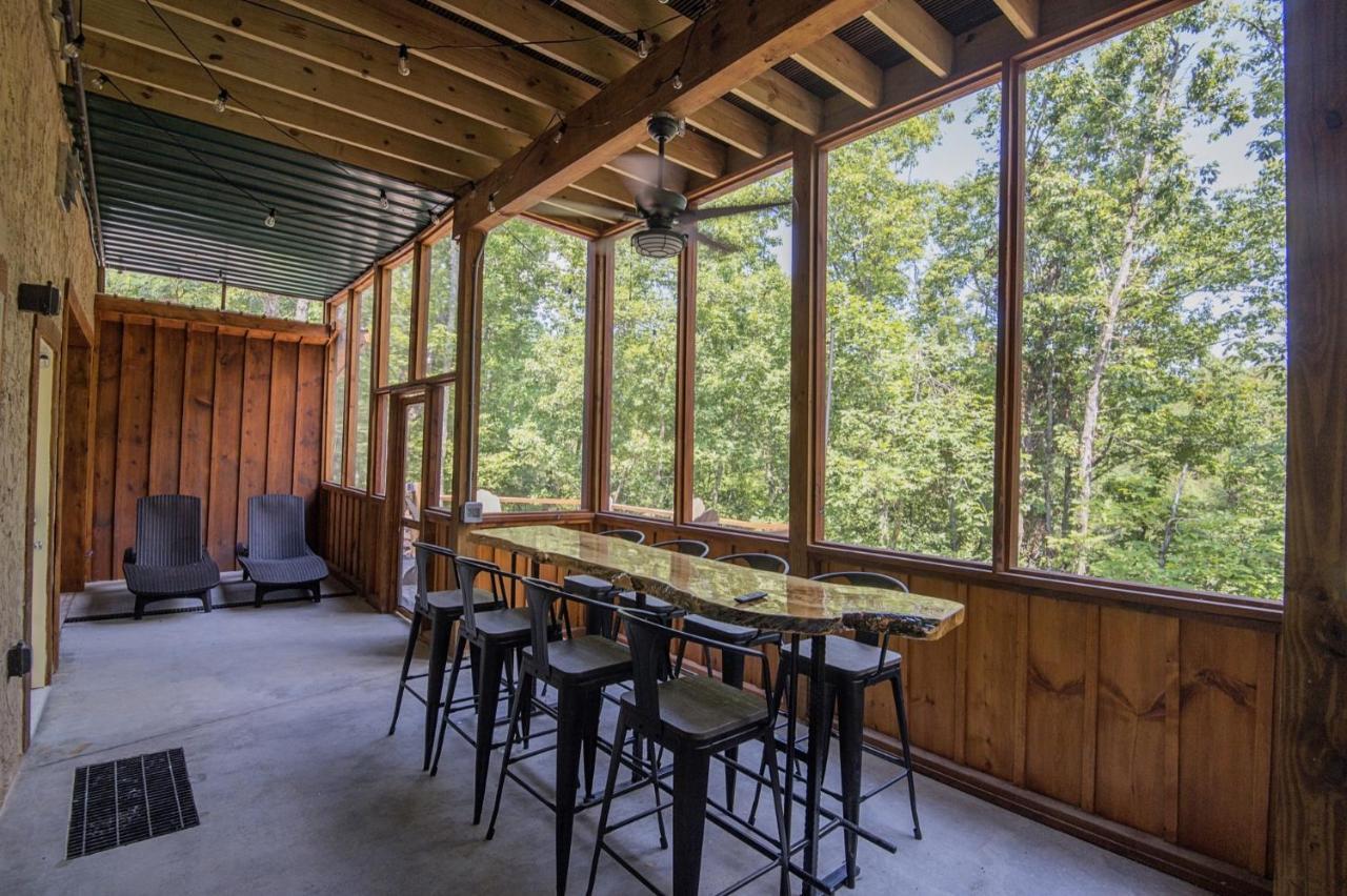 Ern823 - Eagle Falls - Great Location With Private Heated Indoor Pool! Close To Town! Holiday home Pigeon Forge