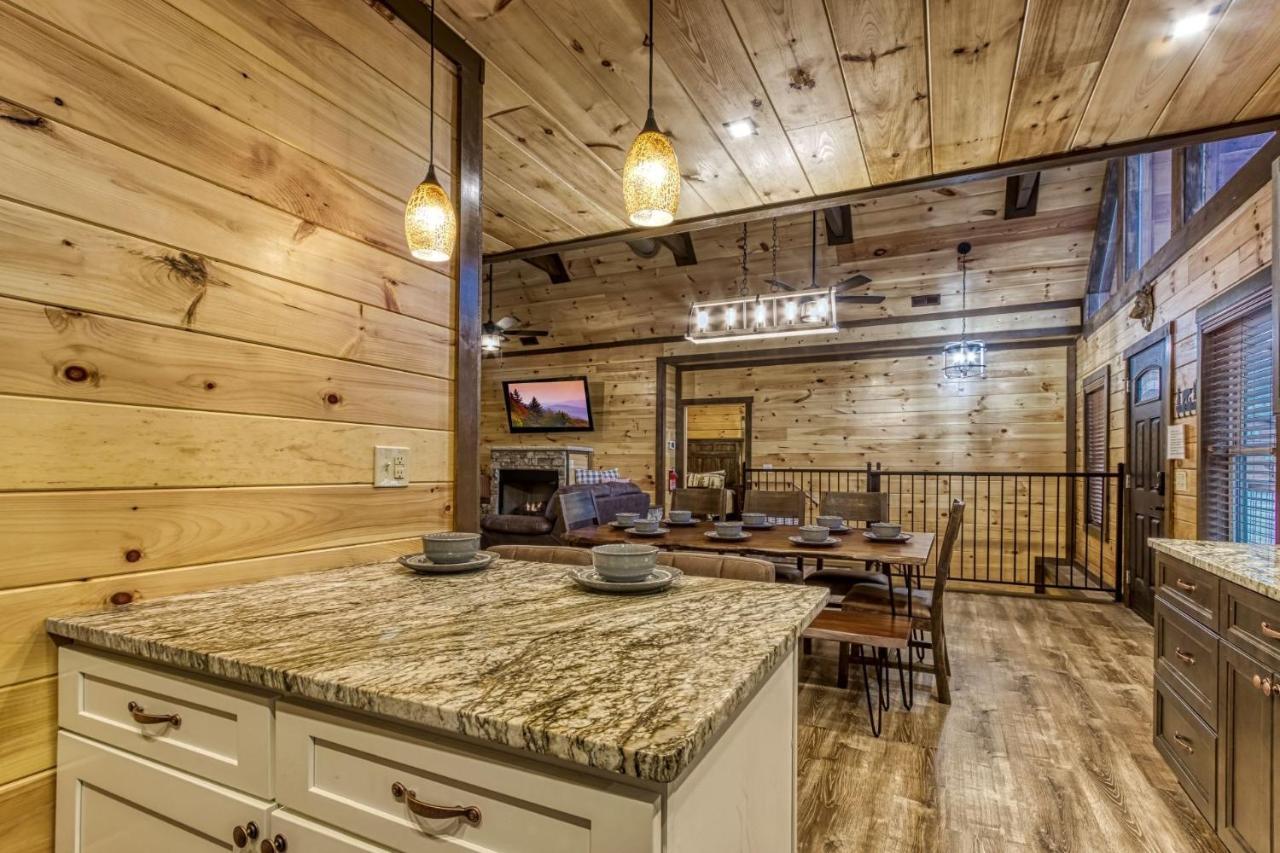 Ern823 - Eagle Falls - Great Location With Private Heated Indoor Pool! Close To Town! Holiday home