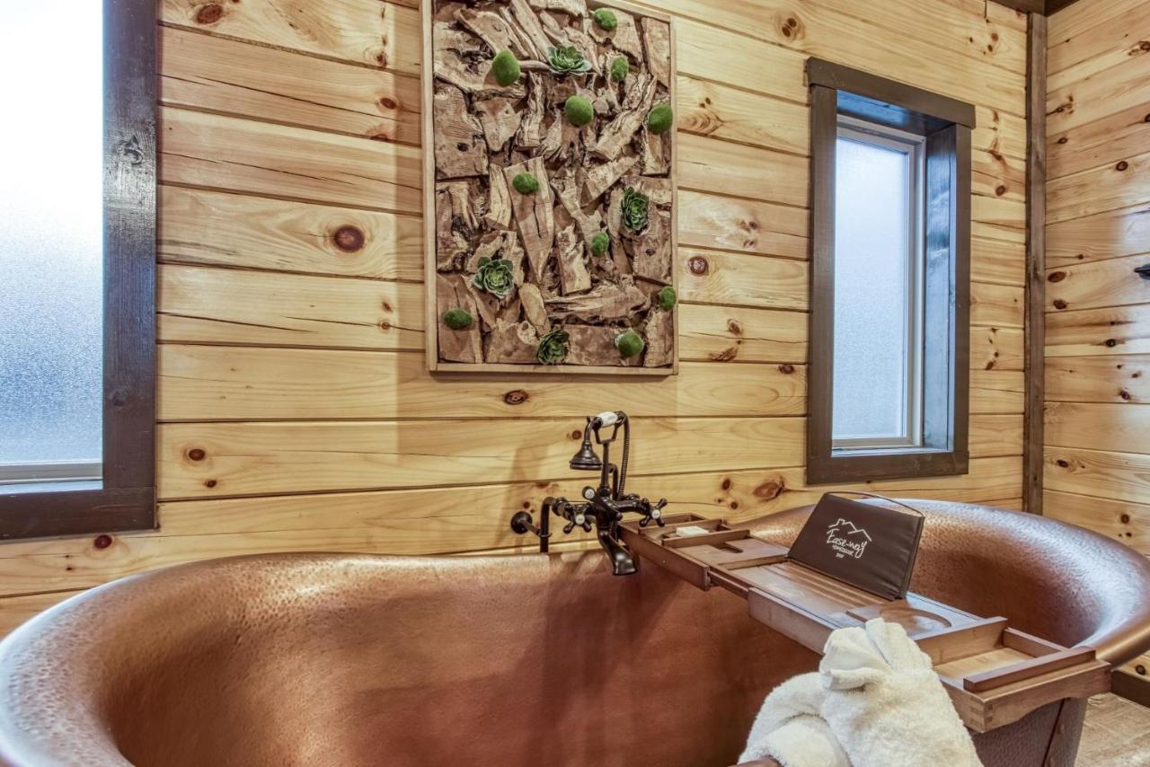 Ern823 - Eagle Falls - Great Location With Private Heated Indoor Pool! Close To Town! Holiday home Pigeon Forge