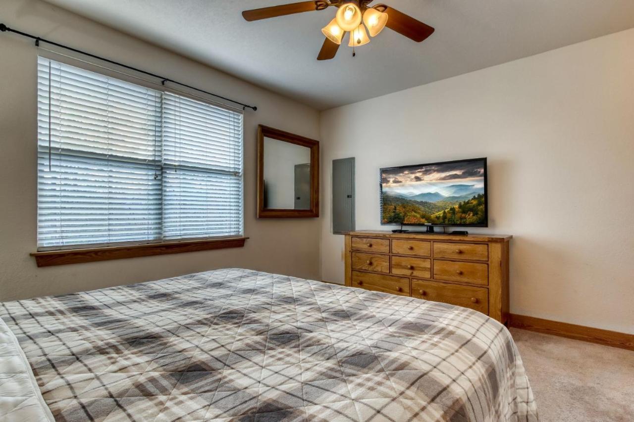 Owl 3205 - Close To Dollywood And Overlooking Gatlinburg Golf Course Apartment Pigeon Forge