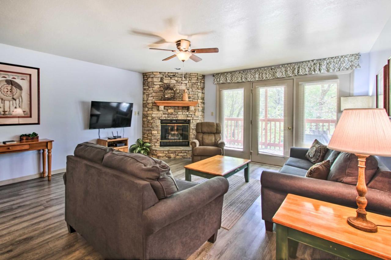 - Just 3 Mi To Dollywood! Apartment