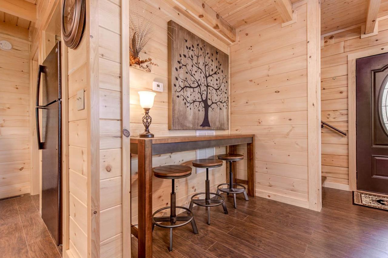 Holiday home Pure Indulgence, 2 Bedrooms, Hot Tub, Pool Access, Theater Room, Sleeps 10