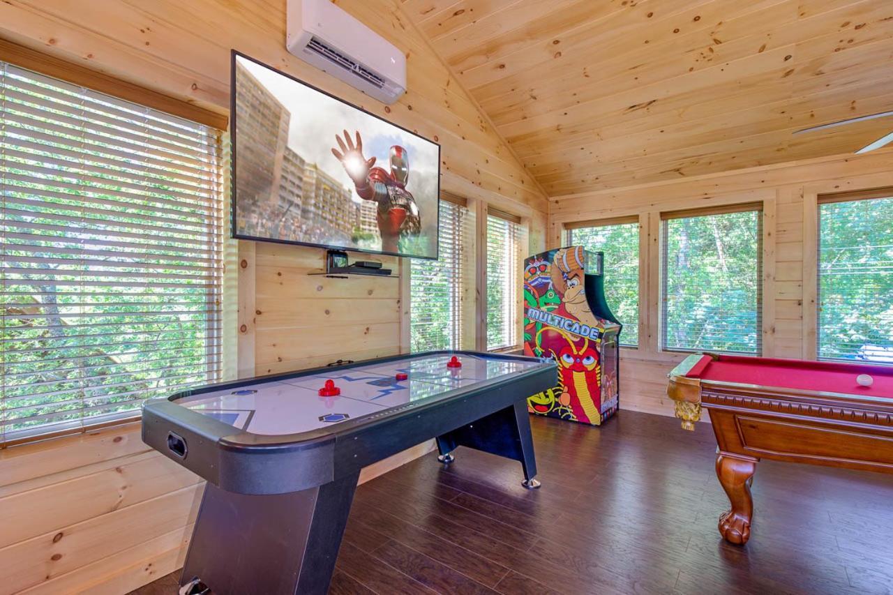 Pure Indulgence, 2 Bedrooms, Hot Tub, Pool Access, Theater Room, Sleeps 10