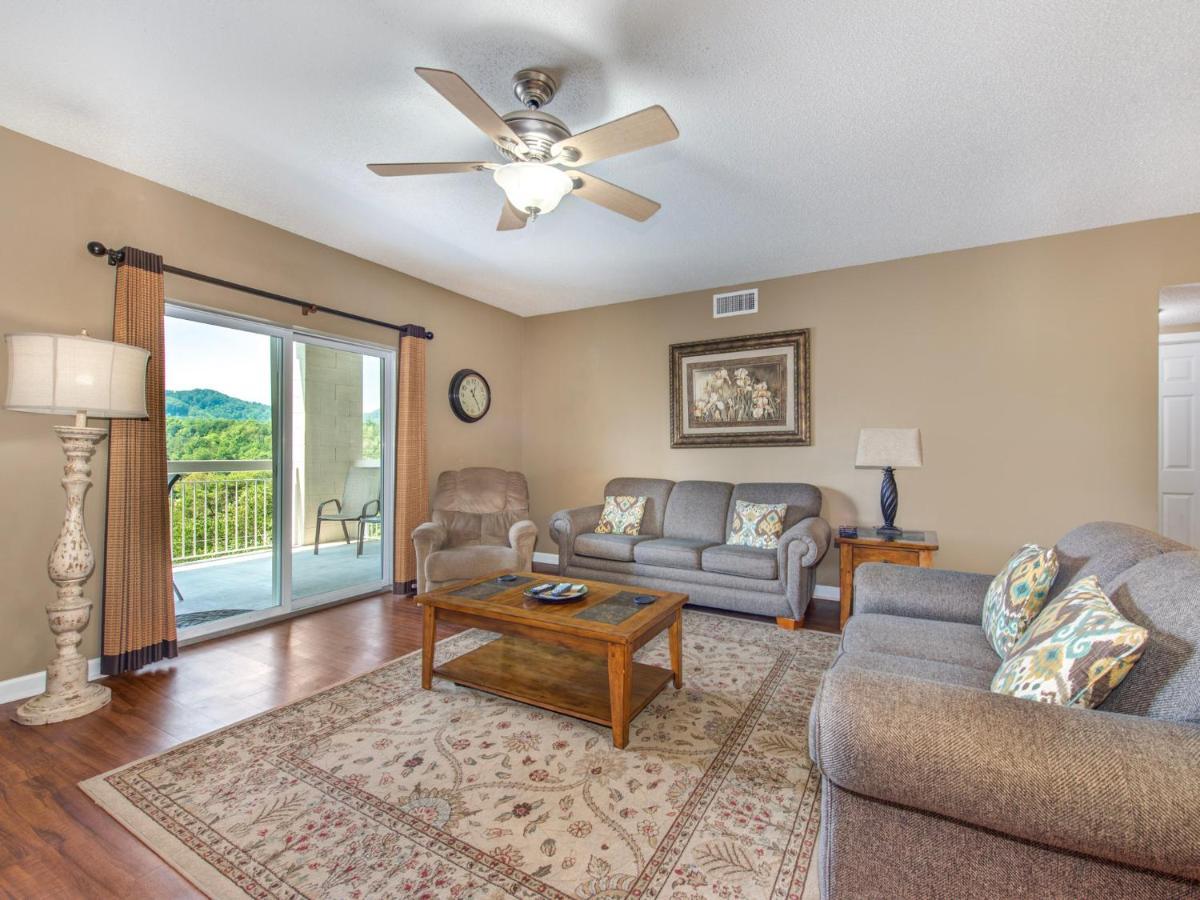 Downtown Retreat Whispering Pines 534 * Pigeon Forge
