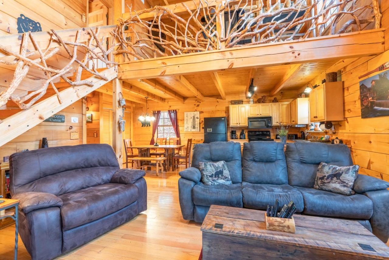 Moonshine Ridge With Hot Tub And Fire Pit Pigeon Forge