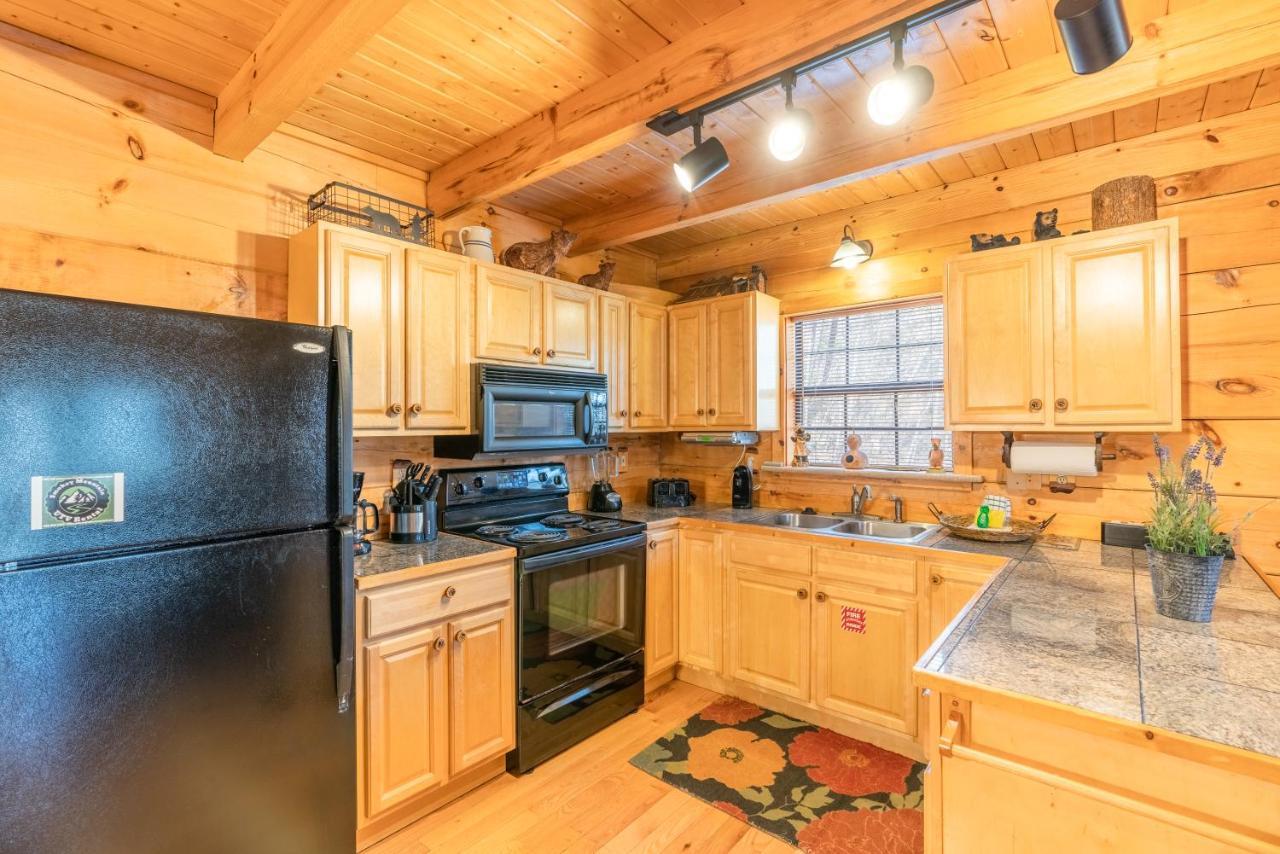 Holiday home Moonshine Ridge With Hot Tub And Fire Pit Pigeon Forge