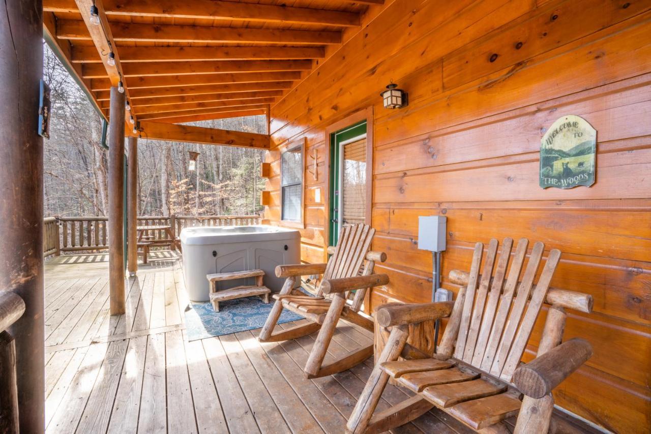 Moonshine Ridge With Hot Tub And Fire Pit Holiday home