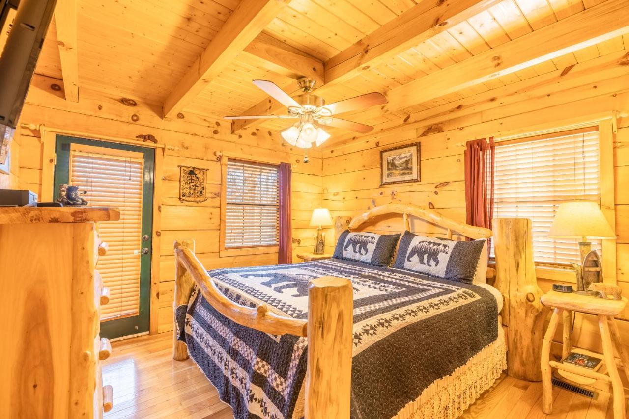 Holiday home Moonshine Ridge With Hot Tub And Fire Pit