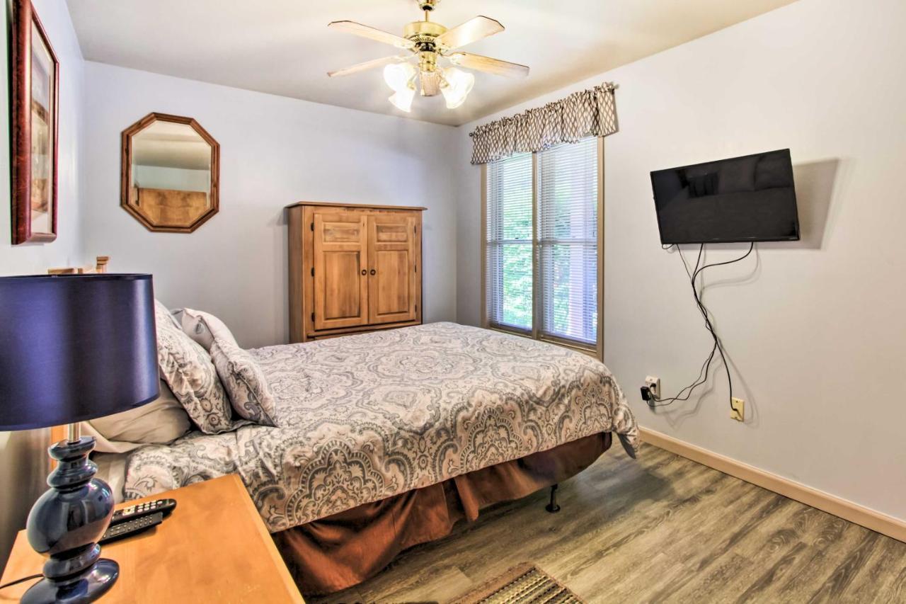 - Just 3 Mi To Dollywood! Apartment