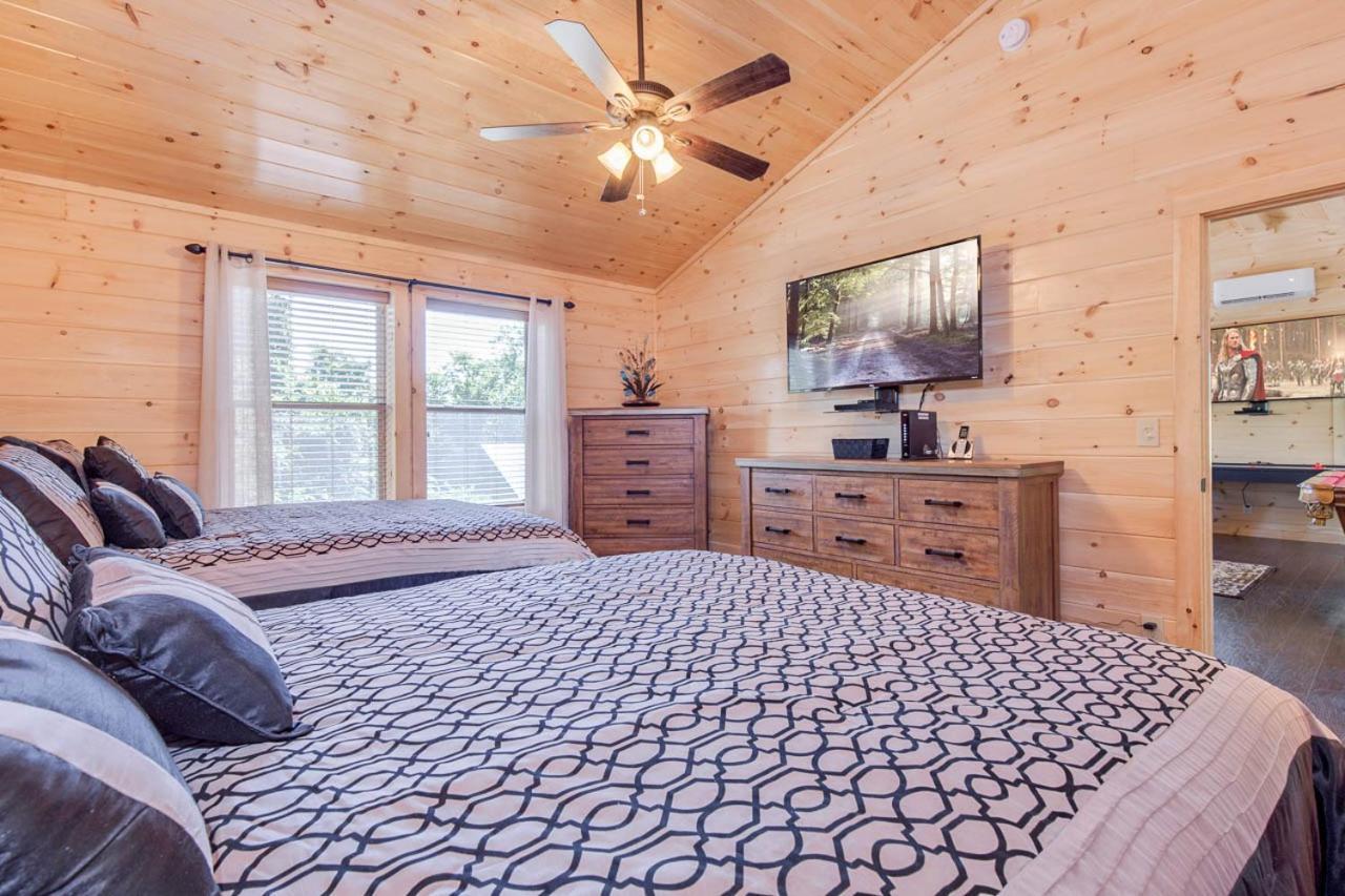 Pure Indulgence, 2 Bedrooms, Hot Tub, Pool Access, Theater Room, Sleeps 10 *