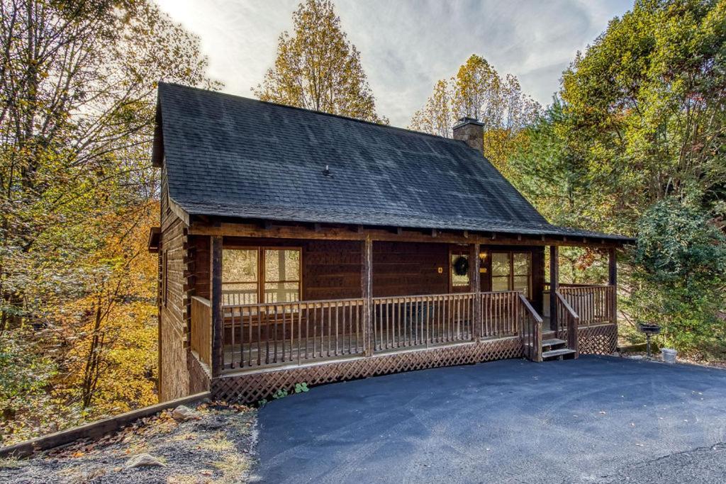 The Honey Pot, Hot Tub, Pool, 1089 Free Tickets Each Paid Day, Dollywood And Holiday home