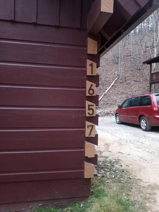Dollywood! Brand New Dancing Bear 3-bear Tracks Holiday home