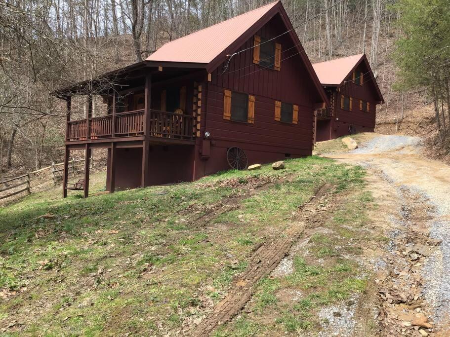 Dollywood! Brand New Dancing Bear 3-bear Tracks Holiday home *