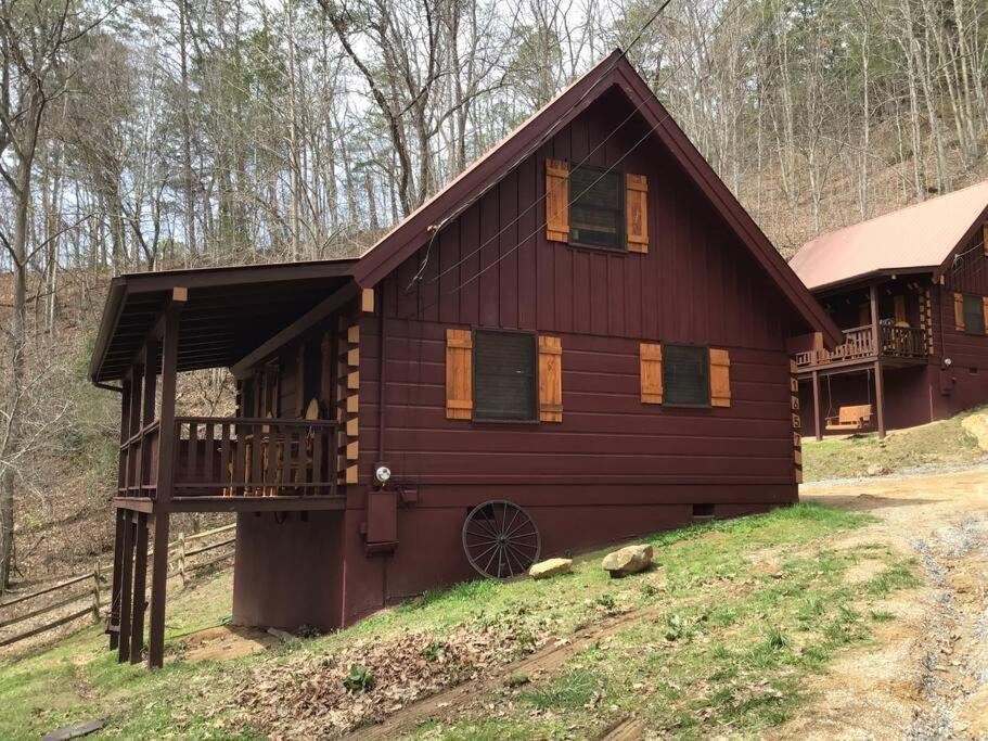 Dollywood! Brand New Dancing Bear 3-bear Tracks Holiday home Pigeon Forge