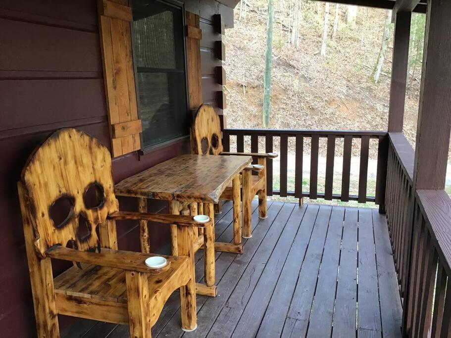 Dollywood! Brand New Dancing Bear 3-bear Tracks
