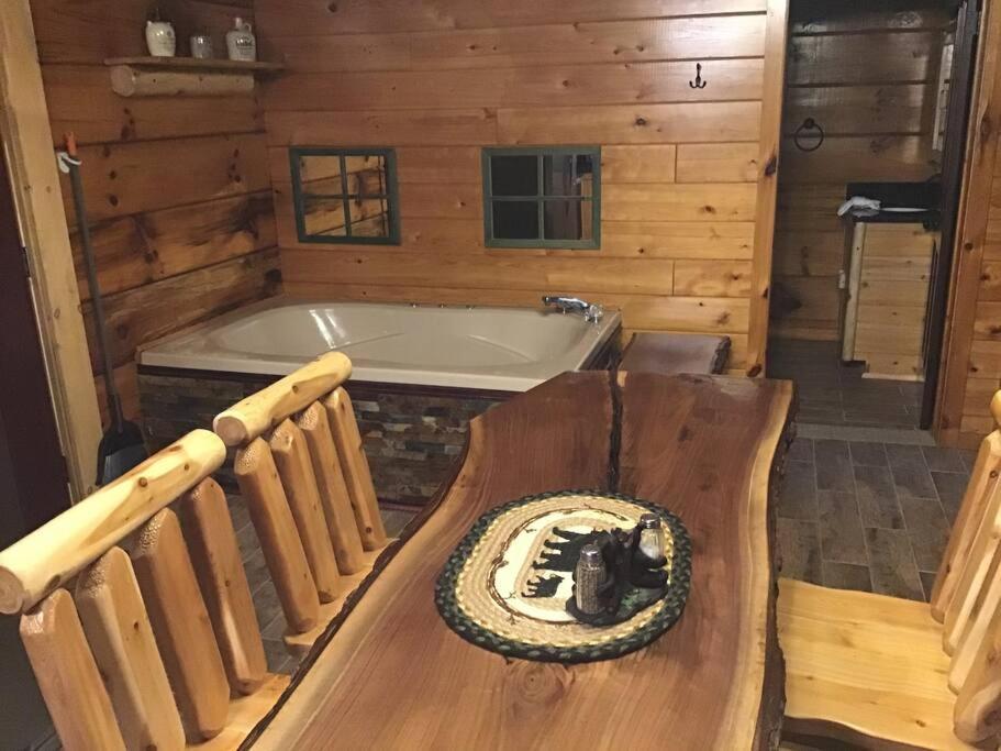 Holiday home Dollywood! Brand New Dancing Bear 3-bear Tracks