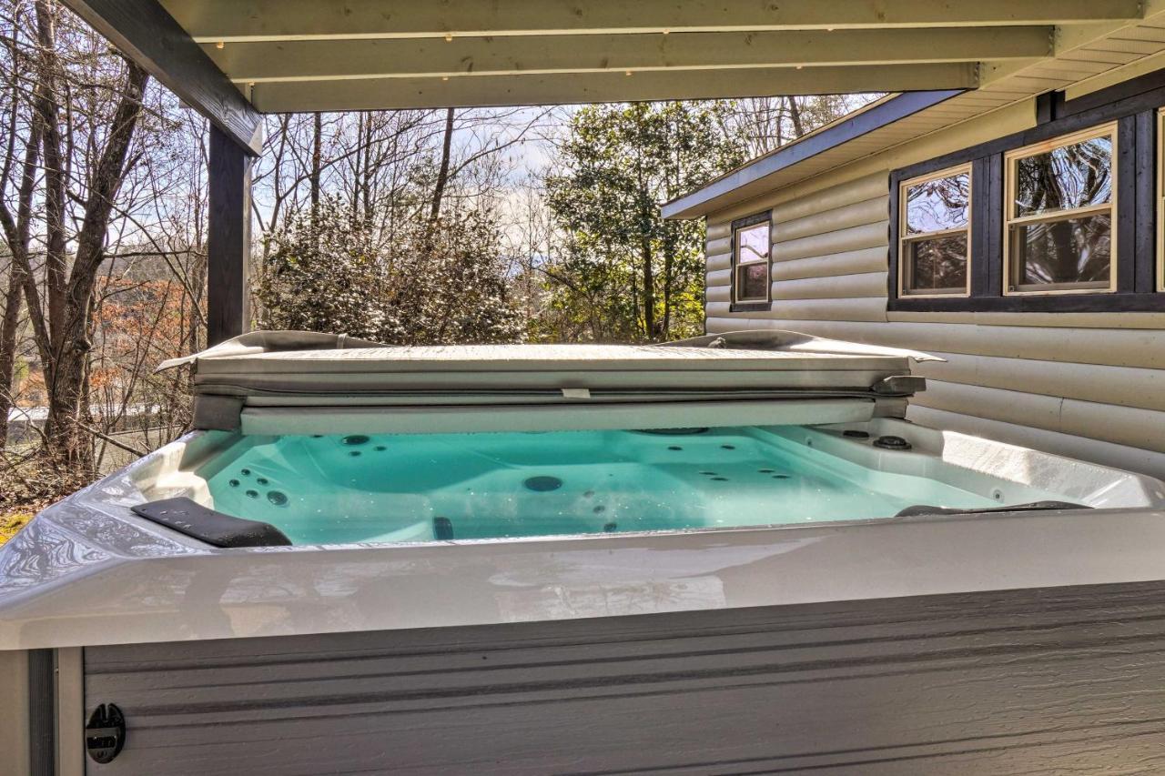 With Private Hot Tub And Gas Grill Pigeon Forge