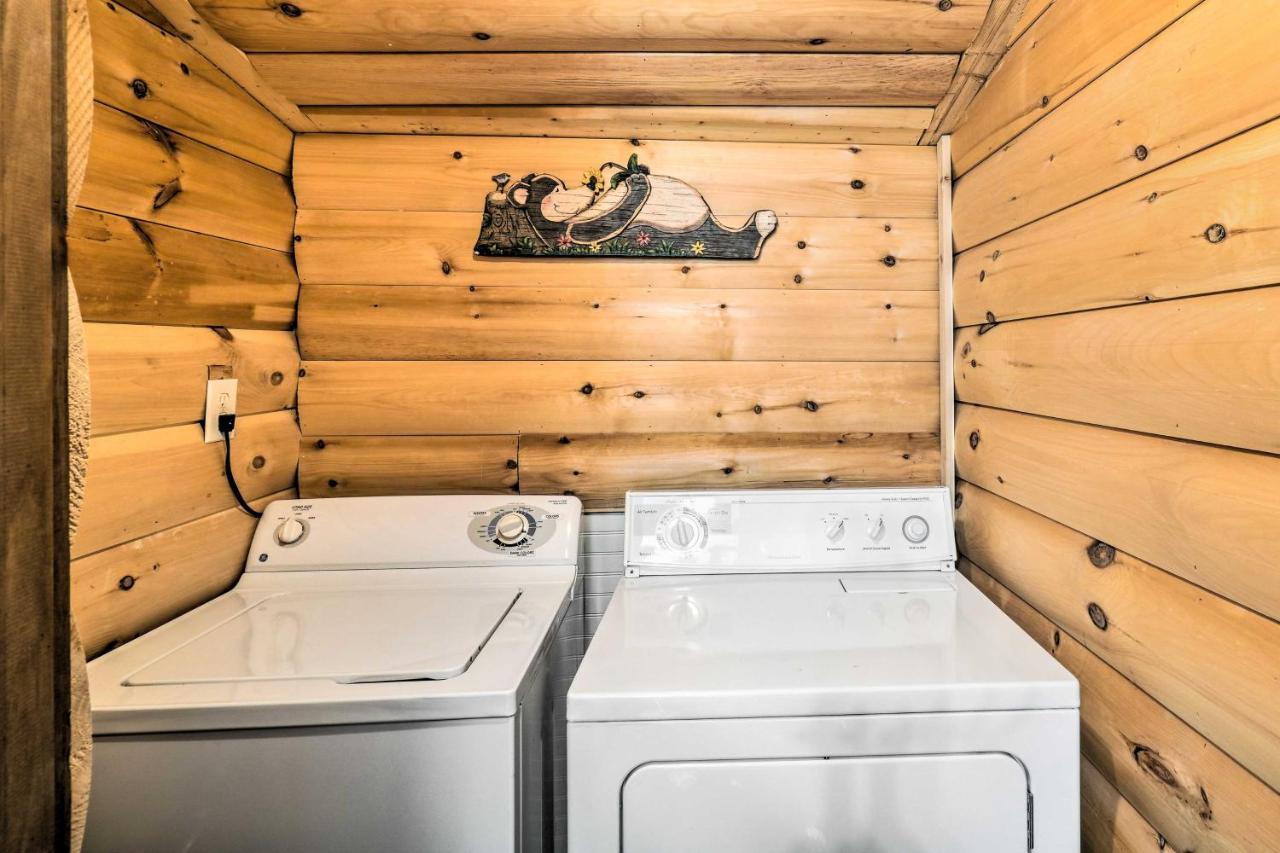 With Private Hot Tub And Gas Grill Pigeon Forge