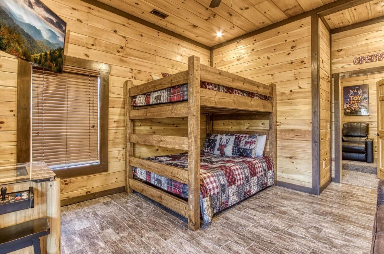 Holiday home Ern823 - Eagle Falls - Great Location With Private Heated Indoor Pool! Close To Town! *