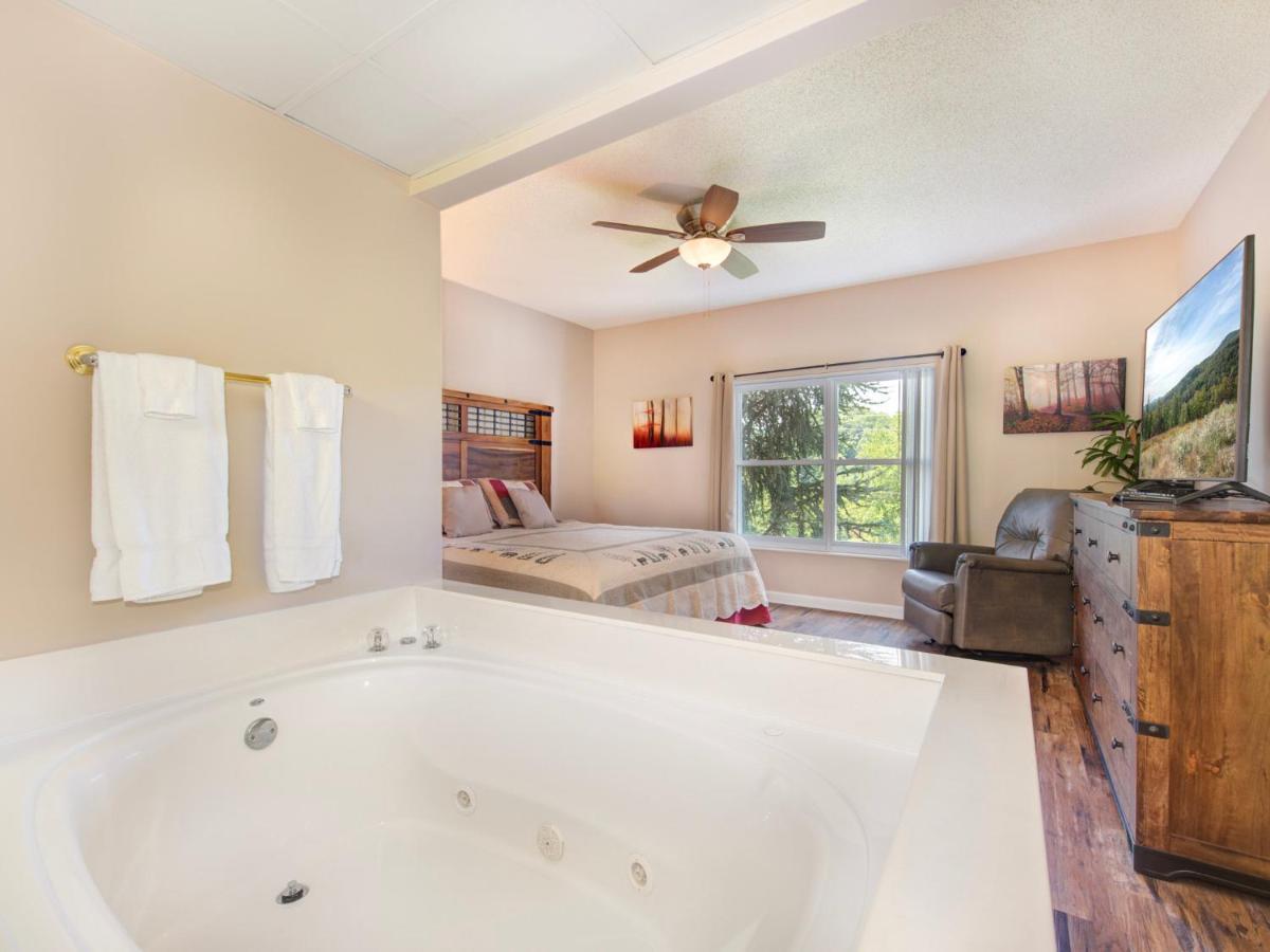 Magic Moments Whispering Pines 513 Apartment *