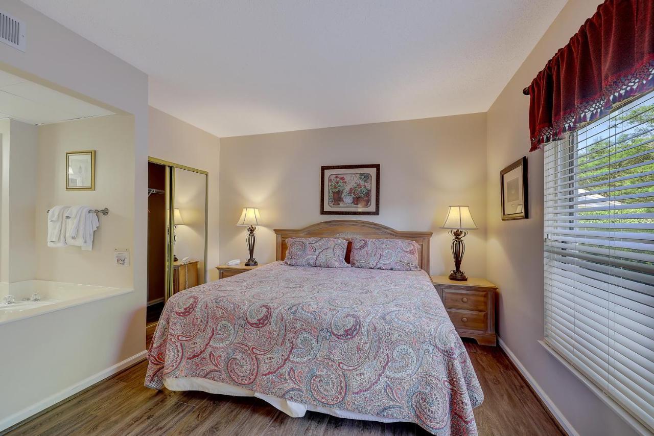 Apartment Sweet Dreams Whispering Pines 313 *