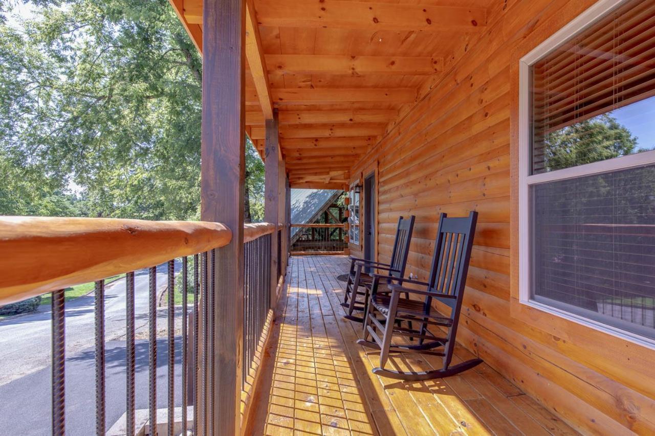 Pure Indulgence, 2 Bedrooms, Hot Tub, Pool Access, Theater Room, Sleeps 10 *