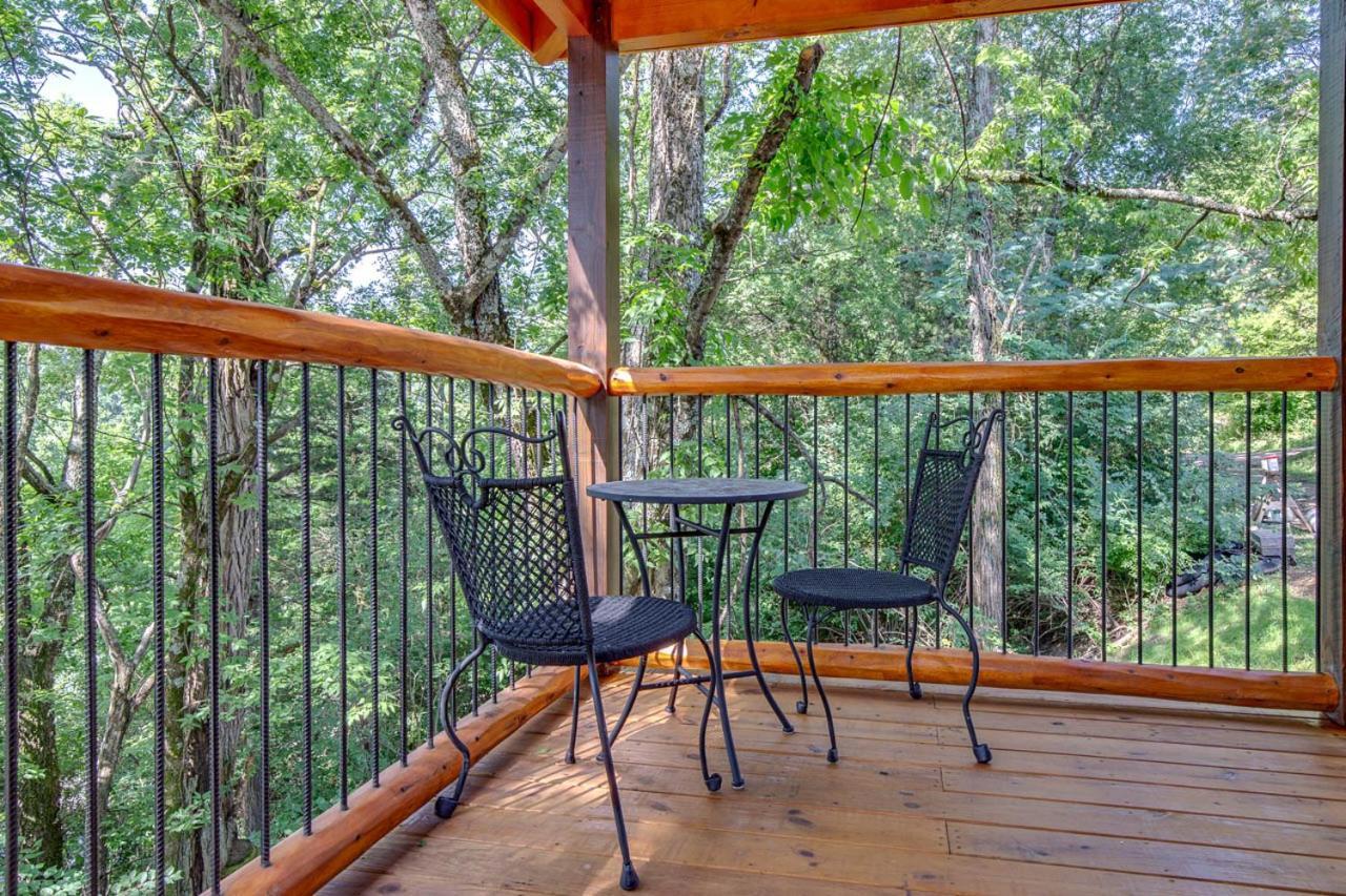 Holiday home Pure Indulgence, 2 Bedrooms, Hot Tub, Pool Access, Theater Room, Sleeps 10 *